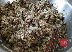 Illustration of how to make cabbage wontons 2