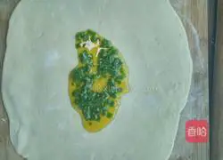 Illustration of how to make scallion pancake 5