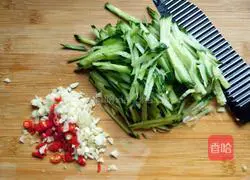 Illustration of how to make hot and sour vermicelli 4