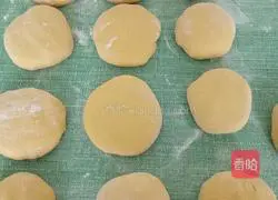 Illustration of how to make pumpkin dough sugar cake 7