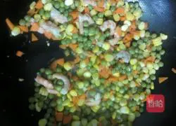 Colorful Yangzhou Fried Rice Recipe Illustration 5