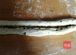 Illustration of how to make scallion pancakes 6