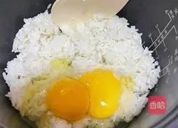 Illustration of how to make cabbage and egg fried rice 2