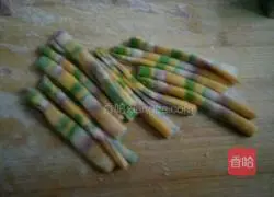 Illustration of how to make colorful noodles 6