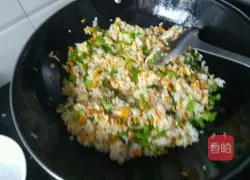 Illustration of how to make pepper, carrot and egg fried rice 11