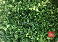 Illustration of how to make shrimp dumplings with chives and moss 2