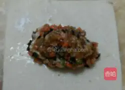 Illustration of how to make Qingqing fried wontons 2