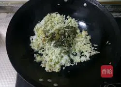 Illustration of how to make mustard fried rice 4