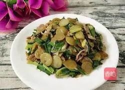 Illustration of how to make stir-fried mung bean cakes with shredded pork and green garlic 1