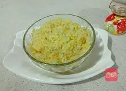 Illustration of how to make egg yolk fried rice 6