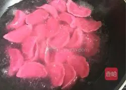 Illustration of how to make mushroom and pork stuffed dragon fruit dumplings 8