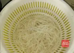Illustration of how to make colorful fried noodles 3