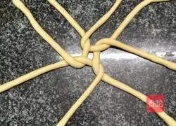 Illustration of how to make hydrangea steamed buns 2