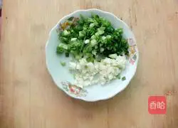 Illustration of how to make three-wire noodles 1