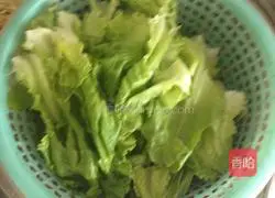 Illustration of how to make noodles with flour paste 3