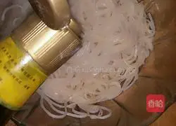 Illustration of making noodles pancakes 3