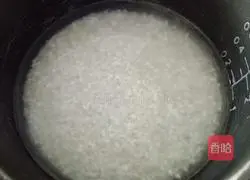 Illustration of how to make mung bean sprouts and egg fried rice 1