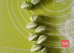 Illustration of how to make cabbage (Baicai) dumplings 5