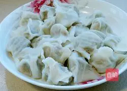 Illustration of how to make chicken and coriander dumplings 20