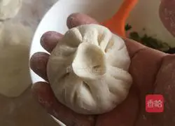 Illustration of how to make steamed buns (stuffed with pork and chives) 8