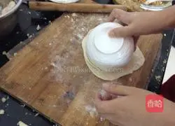 Illustration of how to make cabbage and pork pie 16