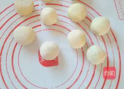 Illustration of how to make cornmeal glutinous rice balls stuffed with bean paste 7