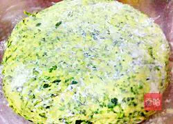 Illustration of how to make wild vegetable cake 6