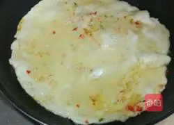 Illustration of how to make hot noodles and scallion pancakes 8