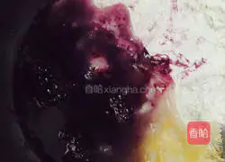 Illustration of making glutinous rice and red bean paste sunflower cake 2