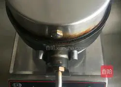 Illustration of how to make meat floss waffles 1