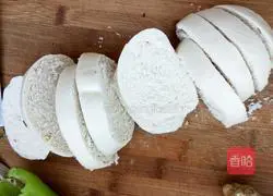 Illustration of how to make golden steamed buns 1