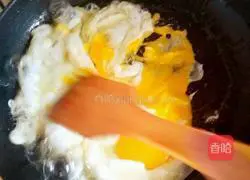 Illustration of how to make cabbage and shrimp dumplings 7