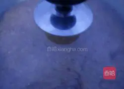 Illustration of how to make two-color flowering steamed buns 7