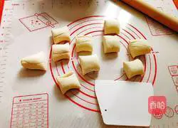 Illustration of how to make beef brisket and leek buns 13