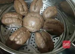 Illustration of how to make cocoa powder steamed buns 13