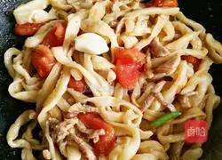 Illustration of how to make handmade tomato noodles 9