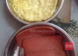 Illustration of how to make egg and ham sandwiches 2