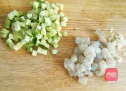 Illustration of how to make fried rice with shrimp, egg and cucumber 1