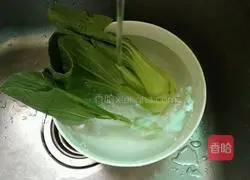 Illustration of how to make spicy crayfish flavored snail noodles 2