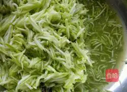 Illustration of how to make zucchini stuffed buns 2