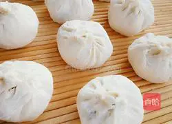 Illustration of how to make pork and leek buns 5