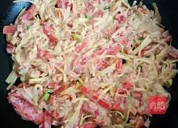 Illustration of how to make ham, potato and tomato cake 8