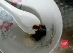 Illustration of how to make glutinous rice balls stuffed with rose sugar and wine 5