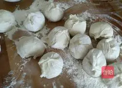 Illustration of how to make wheat buns stuffed with chives and eggs 10