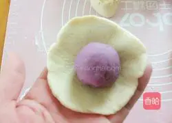 Illustration of how to make purple potato blossom steamed buns 13