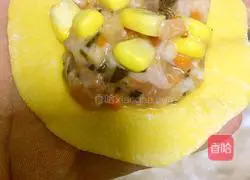 Illustration of how to make corn and pork dumplings 11