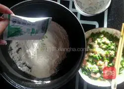 Illustration of how to make leek and green sauce dumplings 2