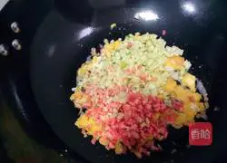 Illustration of how to make carrot, cucumber and egg fried rice 4