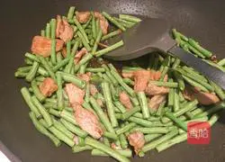 Illustration of how to make steamed beans and noodles 7