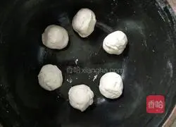 Illustration of how to make garlic sauce egg pancake 1